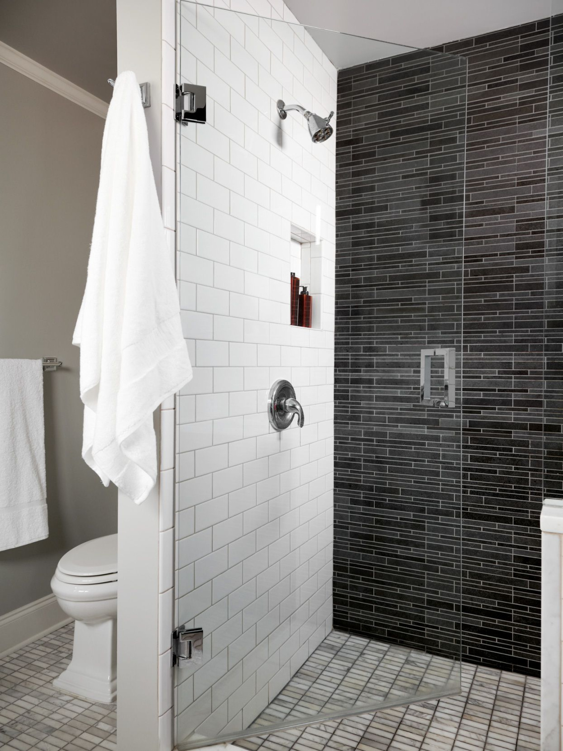 Beautiful Black-and-White Bathroom Ideas Beautiful Black-and-White Bathroom Ideas